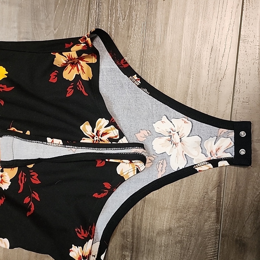 Colorful Women's Tops Collection - Picture 7 of 16